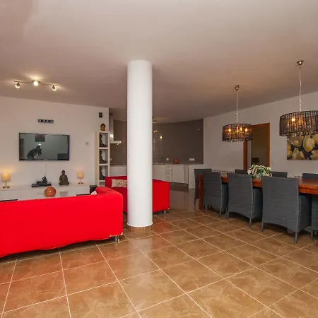 Gaudi By Interhome *